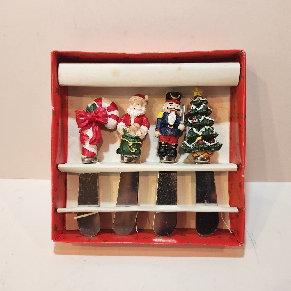 Festive Holiday Boxed Set Of 4 Christmas Cheese Spreaders